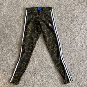 Camo adidas leggings with white stripes!